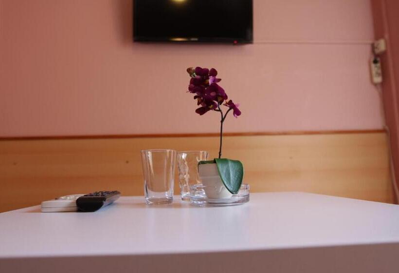 اتاق استاندارد چهار تخته, Motel Han