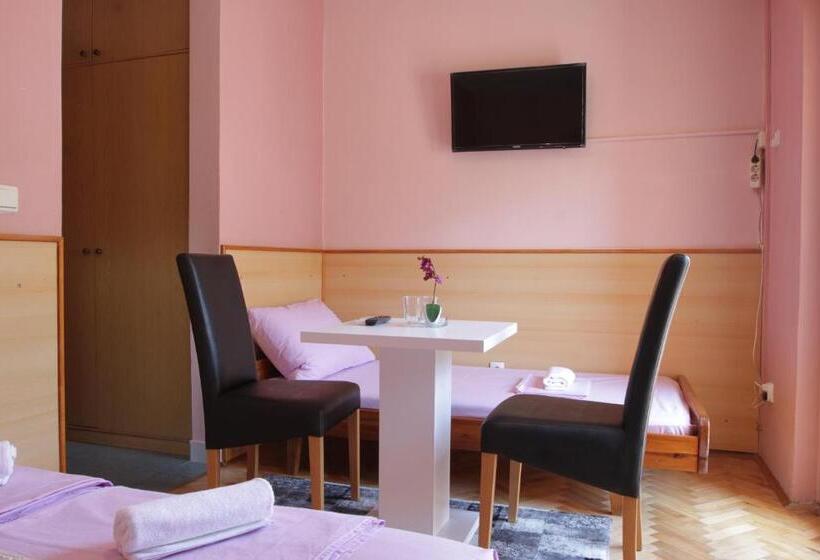 اتاق استاندارد چهار تخته, Motel Han