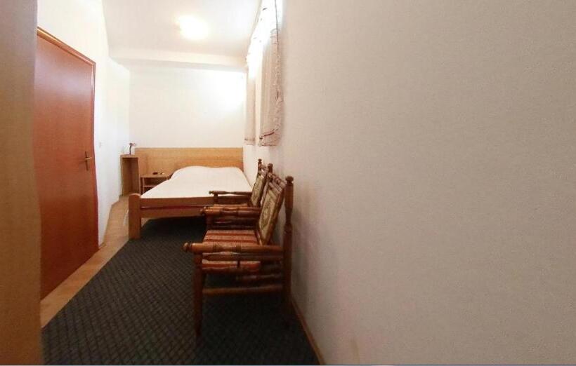 اتاق استاندارد یک نفره, Motel Han