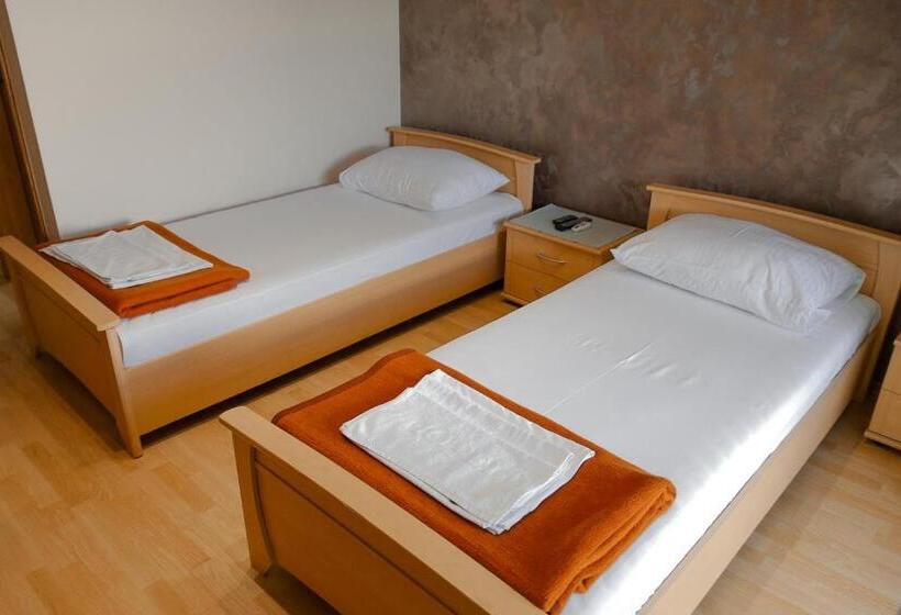 اتاق استاندارد یک نفره, Motel Lav