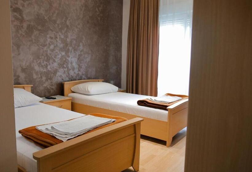 اتاق استاندارد یک نفره, Motel Lav