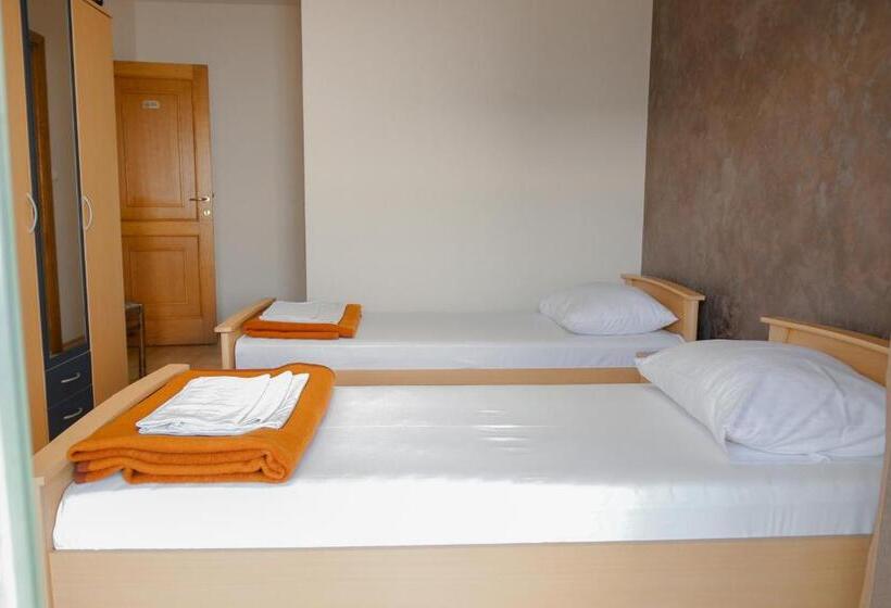 اتاق استاندارد یک نفره, Motel Lav