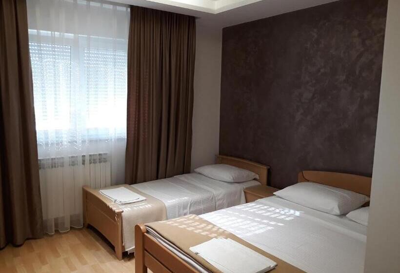 اتاق استاندارد سه نفره, Motel Lav