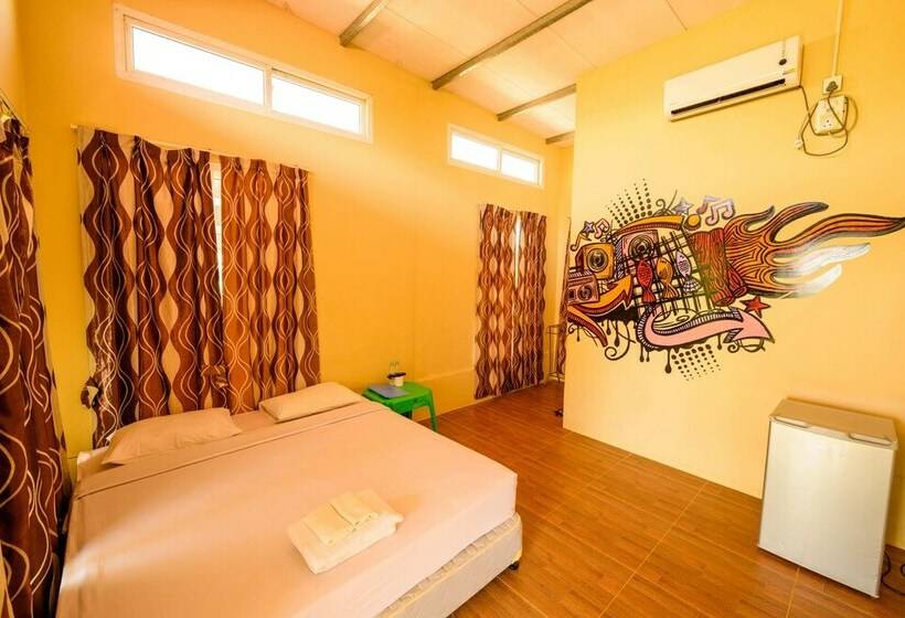 تختخواب در اتاق مشترک, Lover View Pool Bar & Bungalows