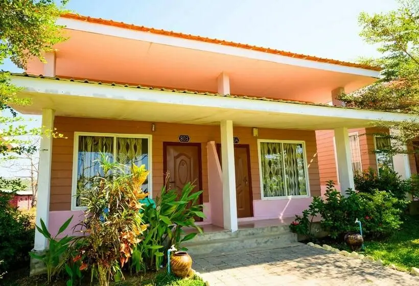 تختخواب در اتاق مشترک, Lover View Pool Bar & Bungalows