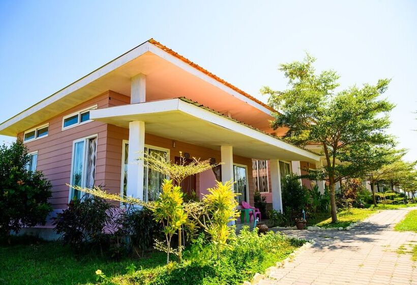 تختخواب در اتاق مشترک, Lover View Pool Bar & Bungalows