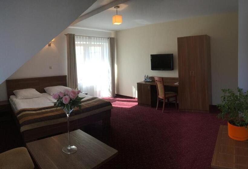 Номер Стандарт, Dyminy