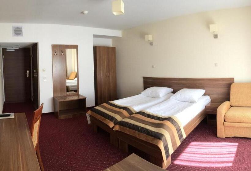 Номер Стандарт, Dyminy