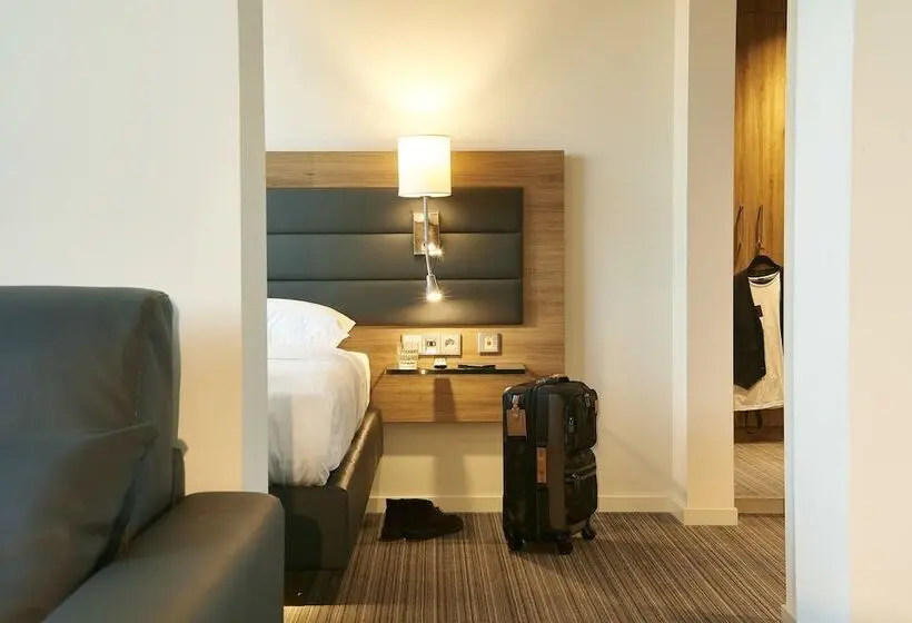 اتاق استاندارد, Moxy London Heathrow Airport