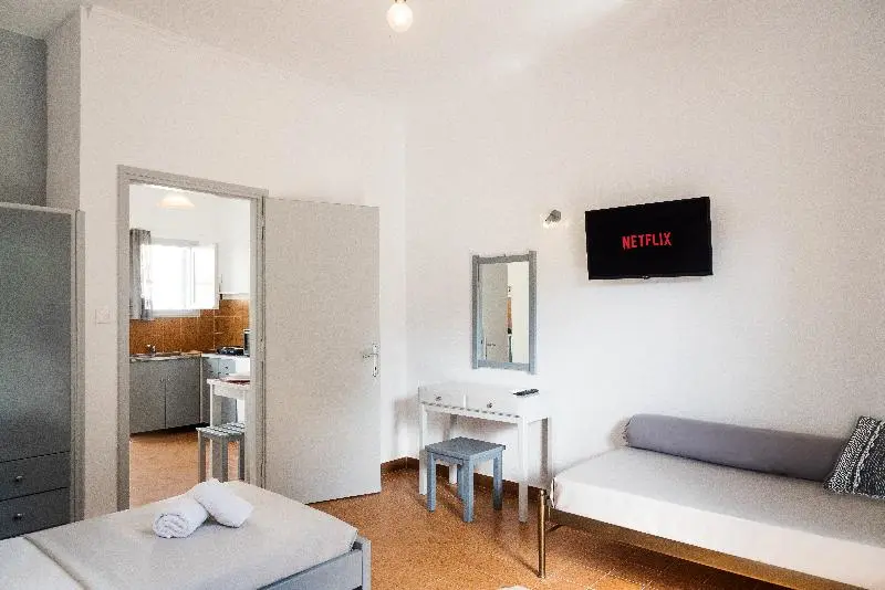 Appartement 1 Chambre, Three Seasons