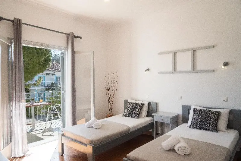 Appartement 1 Chambre, Three Seasons