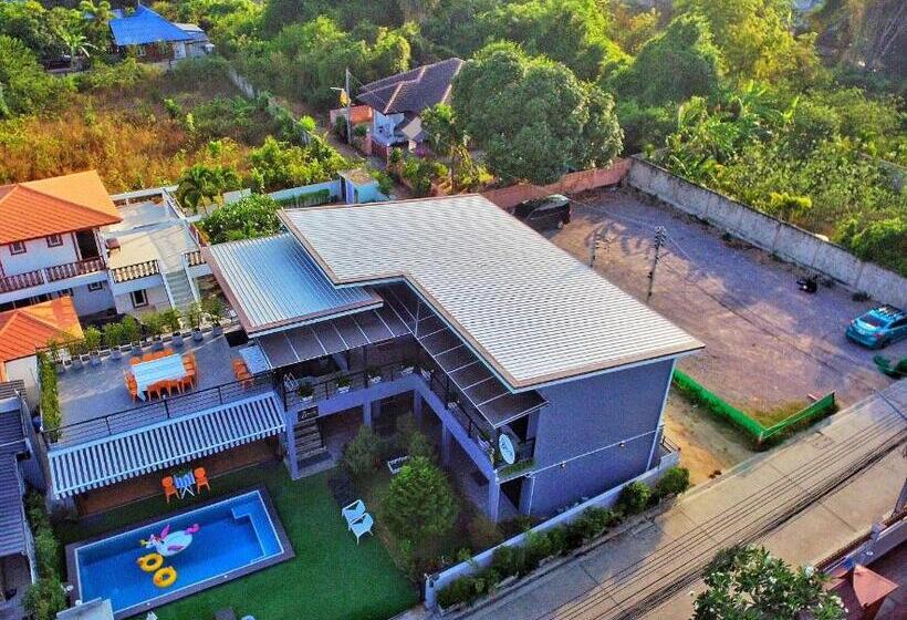 ویلای یک اتاق خوابه با استخر شنا, Bronte Bnb
