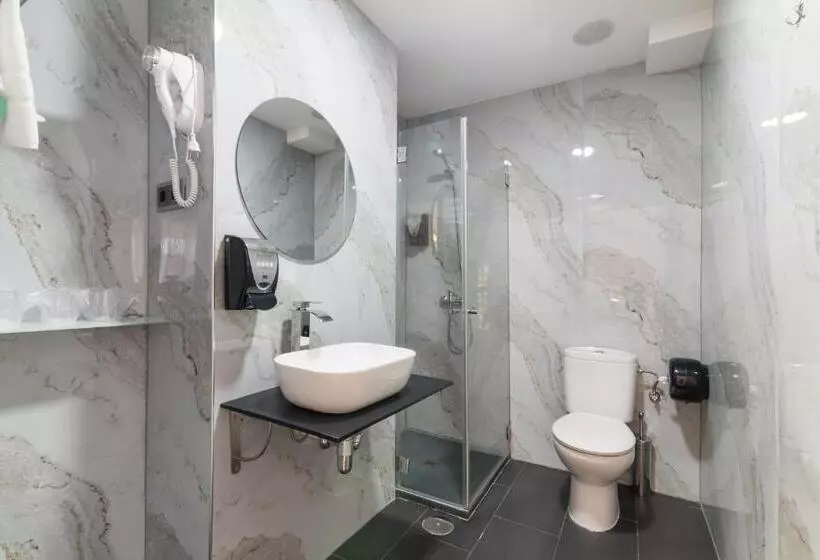 سوییت جونیور با بالکن, Roisa Hostal Boutique