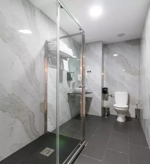 سوییت جونیور با بالکن, Roisa Hostal Boutique