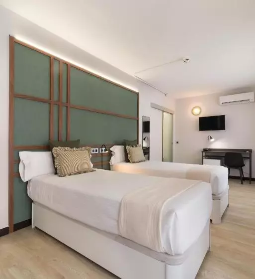 سوییت جونیور با بالکن, Roisa Hostal Boutique