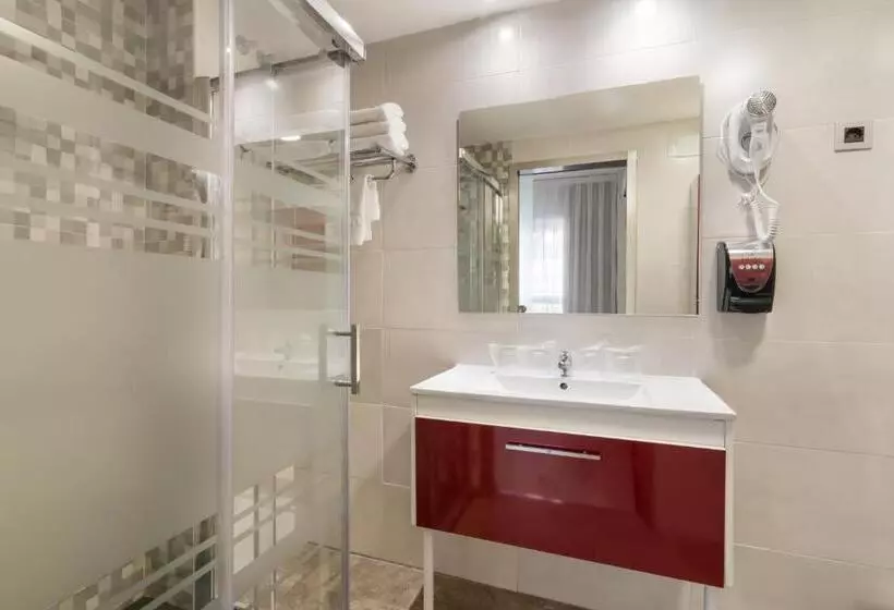 سوییت جونیور با بالکن, Roisa Hostal Boutique