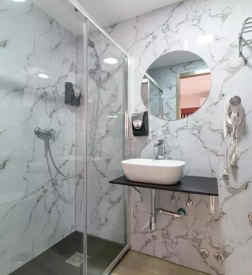 اتاق استاندارد یک تخته با بالکن, Roisa Hostal Boutique