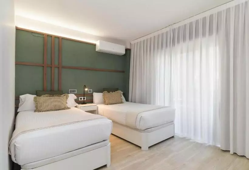 سوییت جونیور با بالکن, Roisa Hostal Boutique