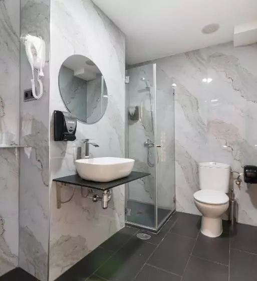 سوییت جونیور با بالکن, Roisa Hostal Boutique