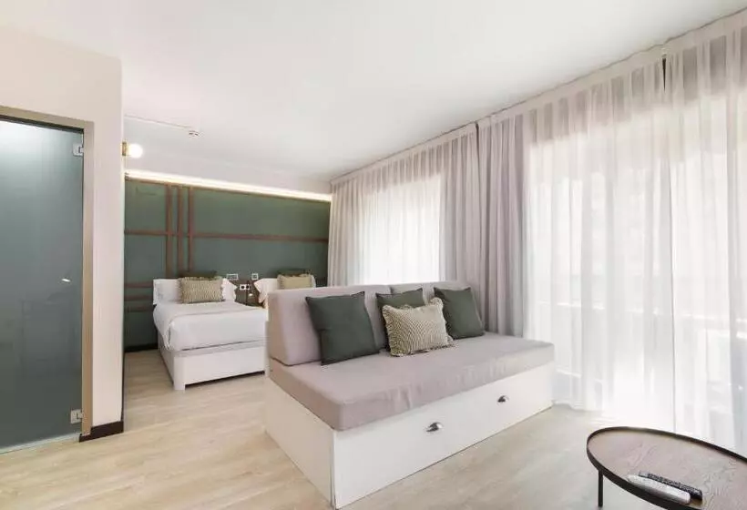 سوییت جونیور با بالکن, Roisa Hostal Boutique
