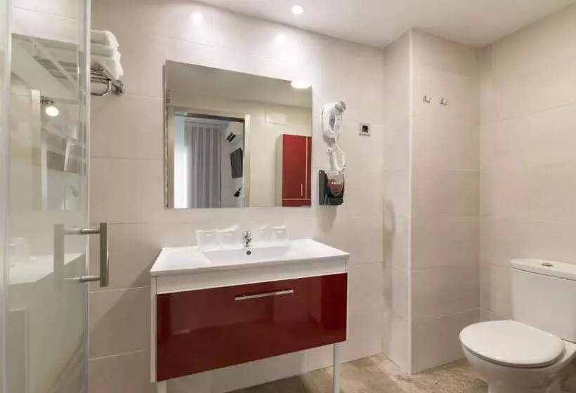 سوییت جونیور با بالکن, Roisa Hostal Boutique