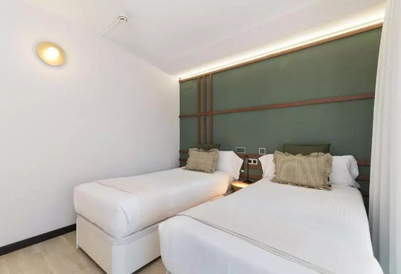 سوییت جونیور با بالکن, Roisa Hostal Boutique