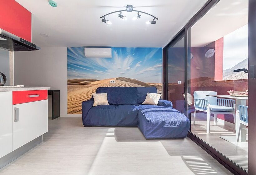 プールビューのバルコニー付１ベッドルームアパート, Sol Mogan Suites - Adults Only