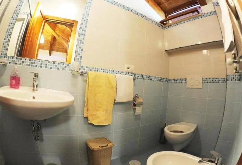 اتاق خانوادگی, Casale Paradiso