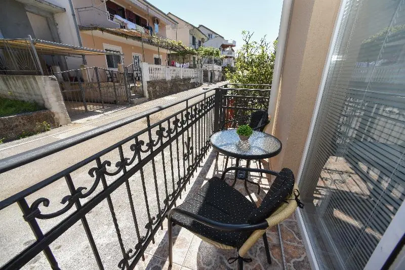 استودیوی استاندارد, D&d Apartments Tivat