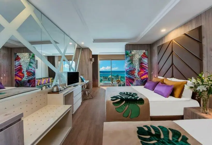 اتاق اساندارد با چشم‌انداز جانبی به دریا, Delphin Be Grand Resort