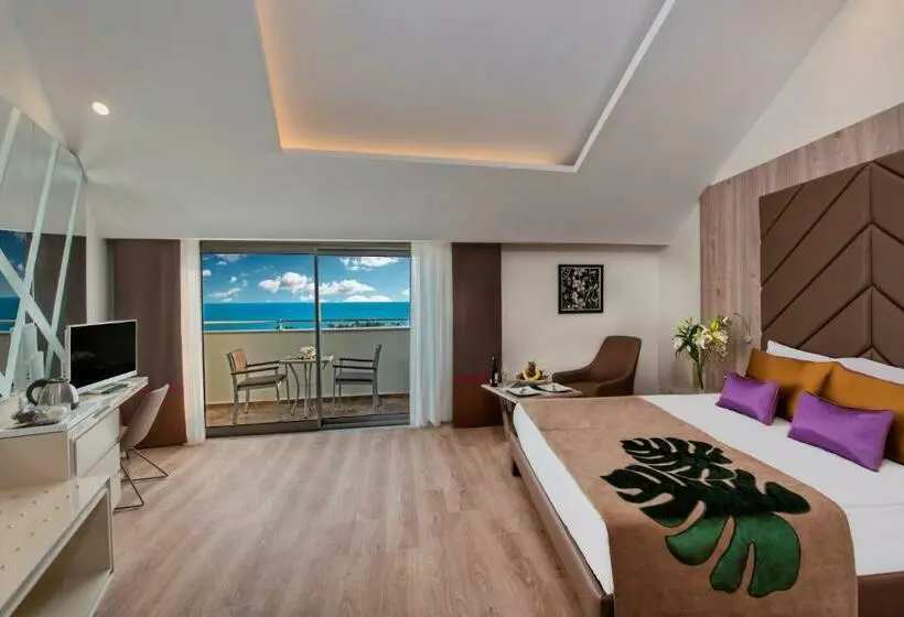 اتاق اساندارد با چشم‌انداز جانبی به دریا, Delphin Be Grand Resort