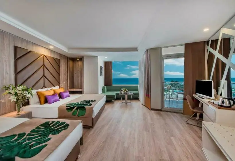 اتاق اساندارد با چشم‌انداز جانبی به دریا, Delphin Be Grand Resort