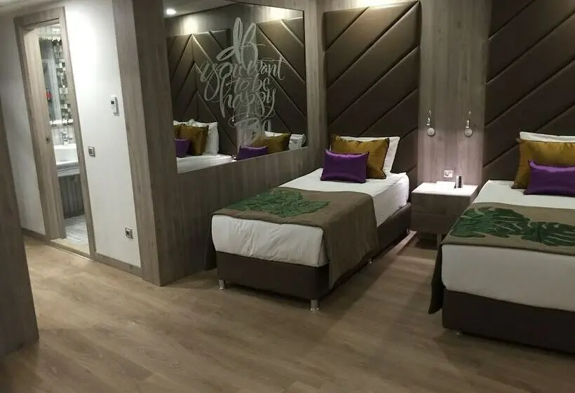 اتاق اساندارد با چشم‌انداز جانبی به دریا, Delphin Be Grand Resort