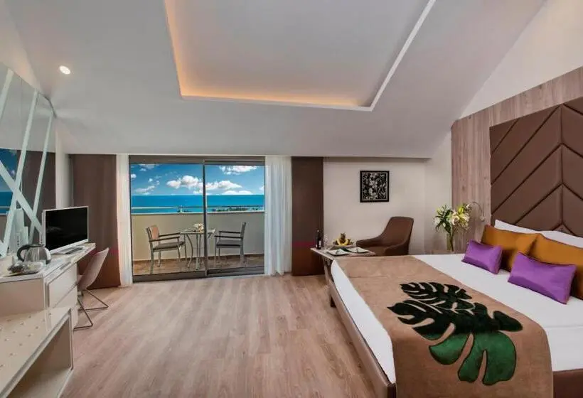 اتاق اساندارد با چشم‌انداز جانبی به دریا, Delphin Be Grand Resort