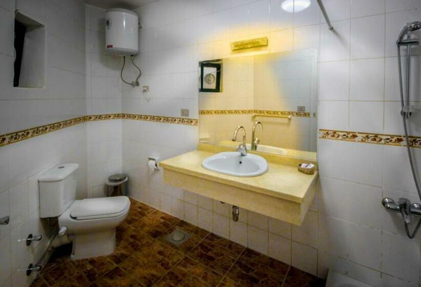 اتاق استاندارد, Adham Compound