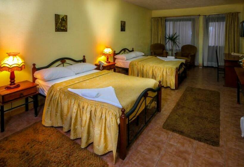 اتاق استاندارد, Adham Compound