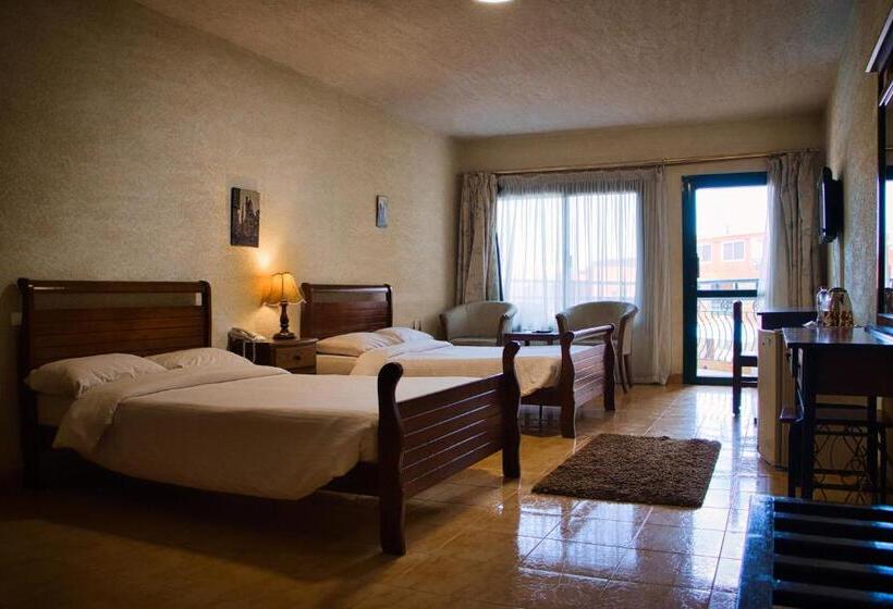 اتاق استاندارد, Adham Compound