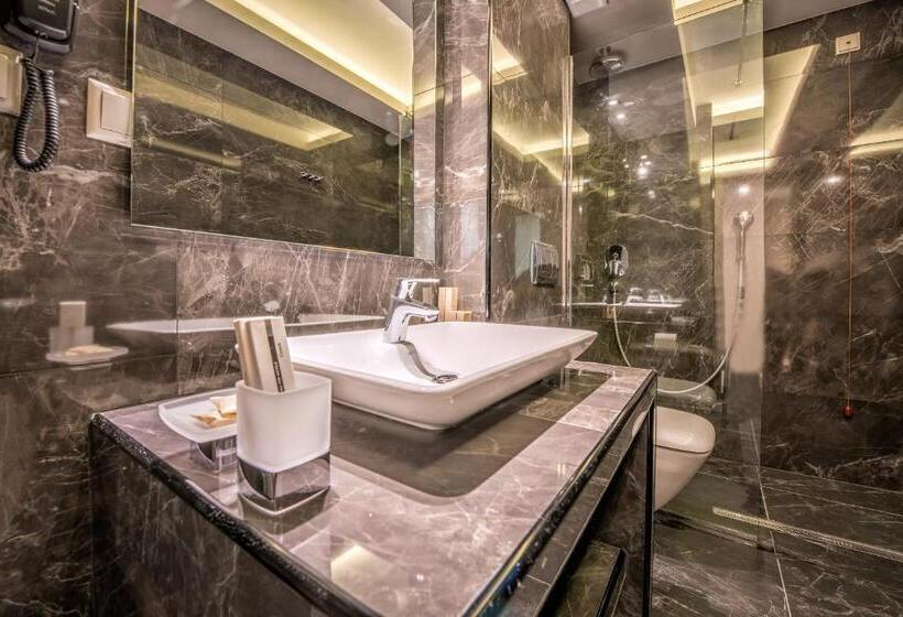 Люкс Deluxe Кровать Кинг, Azure Resort & Spa