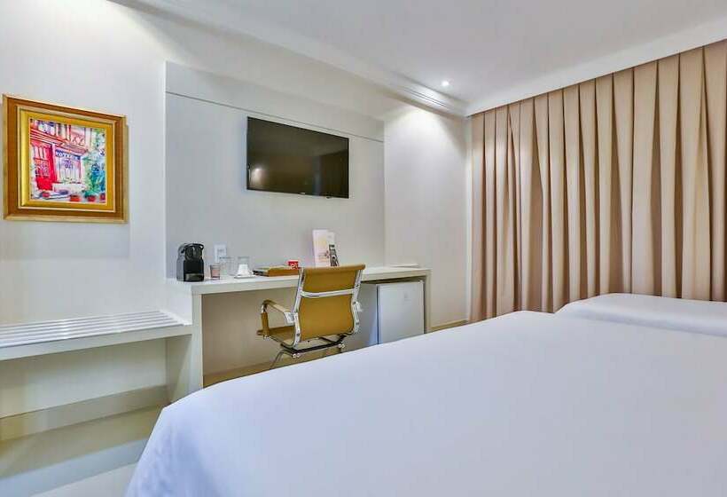 디럭스 트리플 룸, Golden Lis Hotel Boutique