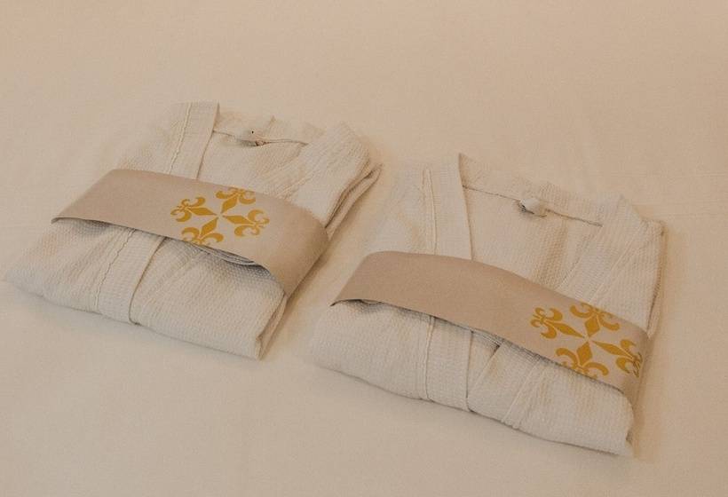 디럭스 룸, Golden Lis Hotel Boutique