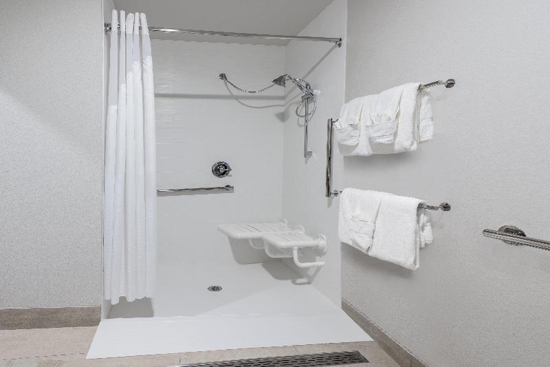 适合残疾人使用的标准间, Holiday Inn Express & Suites Bryan   College Station, An Ihg