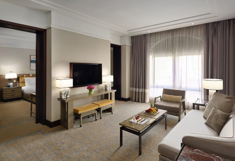 سوییت اجرایی, The Hotel Galleria Jeddah, Curio Collection By Hilton