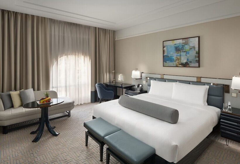 キングサイズベッドのスタンダードルーム, The Hotel Galleria Jeddah, Curio Collection By Hilton