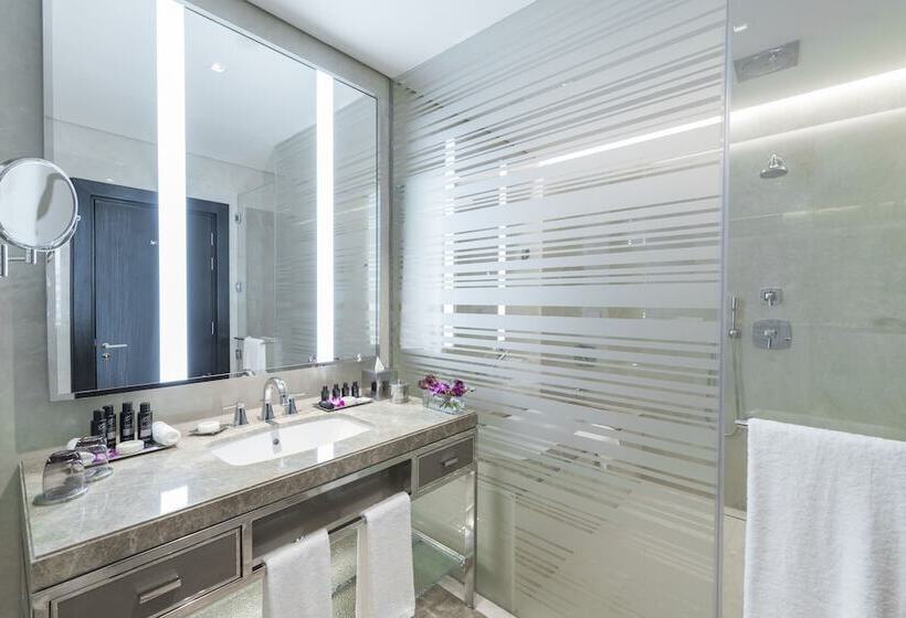 デラックスルーム, The Hotel Galleria Jeddah, Curio Collection By Hilton