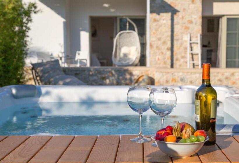 Люкс с гидромассажем, White Pearls Luxury Suites   Adults Only