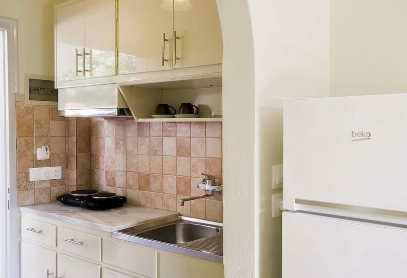 标准工作室, Mathraki Resort