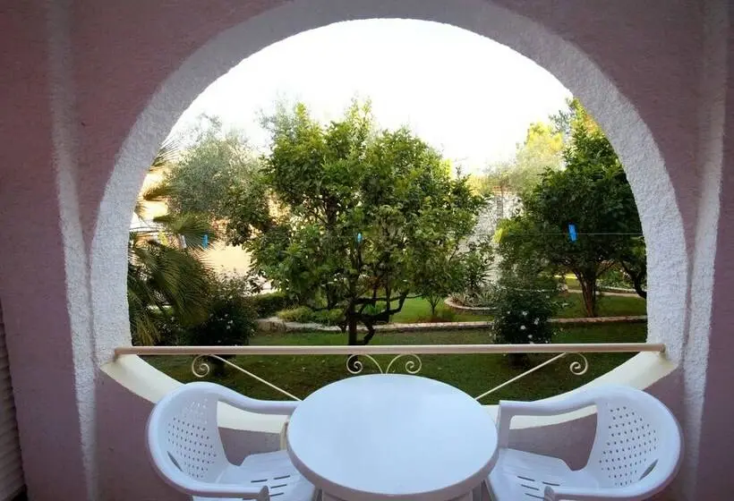 استودیوی استاندارد, Mathraki Resort