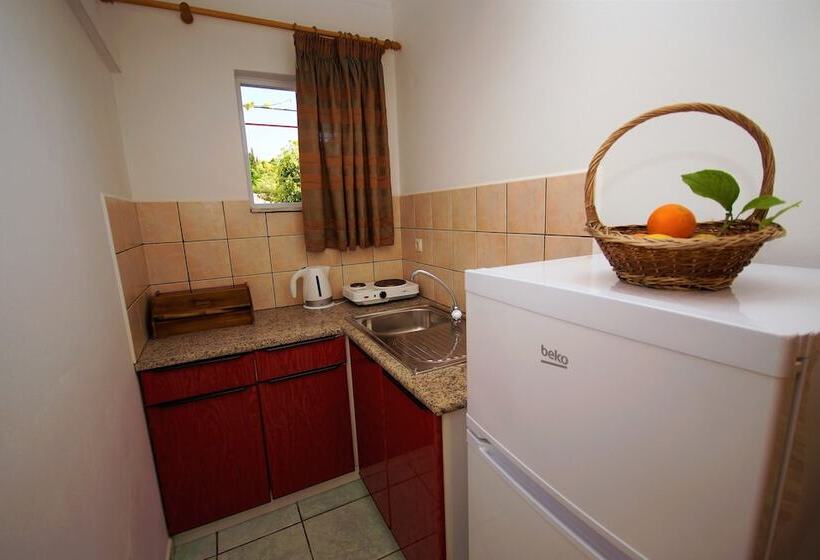 标准工作室, Mathraki Resort