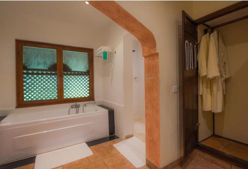 اتاق استاندارد, Amani Beach Resort