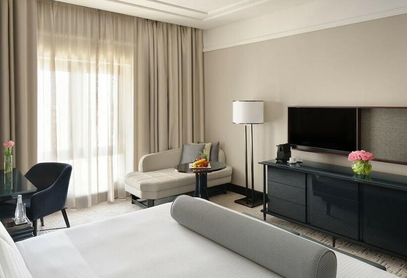 Quarto deluxe, The Hotel Galleria Jeddah, Curio Collection By Hilton